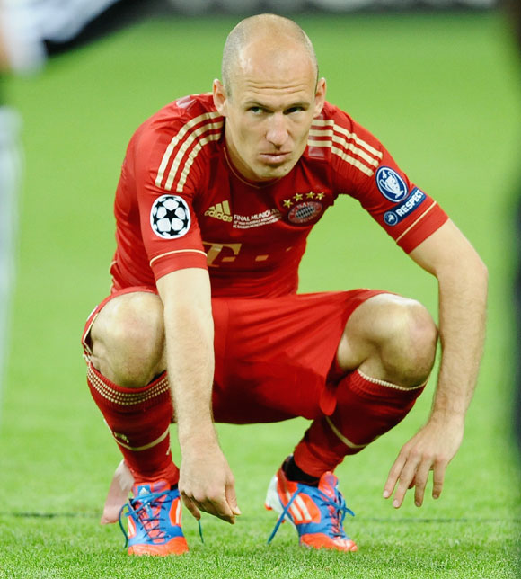 Arjen Robben of Bayern Muenchen looks dejected after their defeat in the UEFA Champions League Final between FC Bayern Muenchen and Chelsea at the Fussball Arena M nchen on May 19, 2012
