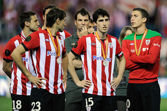 Athletic Bilbao players react after losing to Barcelona