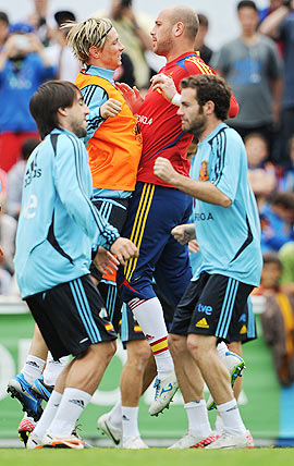 Fernando Torres (left) of Spain jumps up againts goalkeeper Pepe Reina as they excercise with other teammates