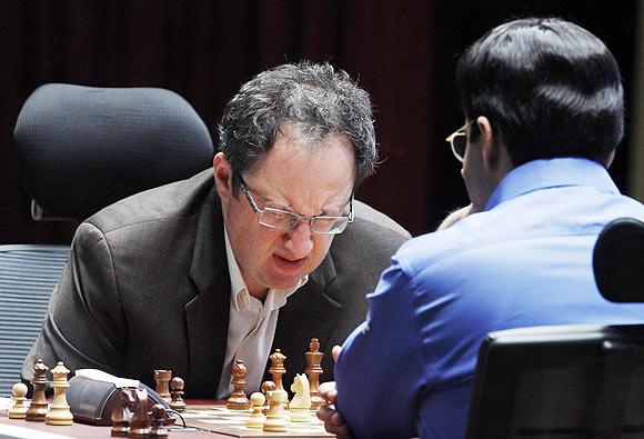 Defending World chess champion Viswanathan Anand (right) of India and challenger Boris Gelfand of Israel