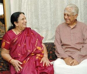 World Chess Champion Viswanathan Anand with his wife Aruna and mother  Sushila at the