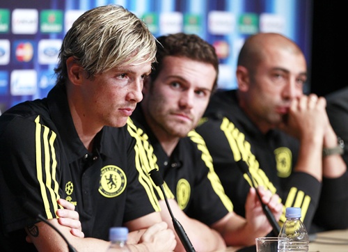 Fernando Torres (left), Juan Mata (centre) and coach Roberto Di Matteo