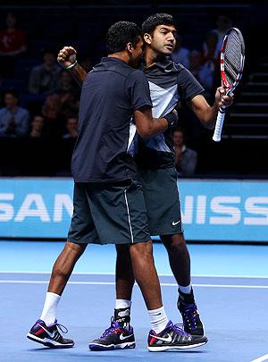 Rohan Bopanna (right) and Mahesh Bhupathi celebrate after defeating Radek Stepanek and Leander Paes during their men's doubles ATP World Tour semi-final on Sunday