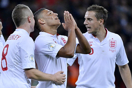 England's Alex Oxlade-Chamberlain (centre) celebrates after scoring against San Marino