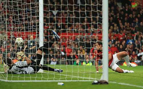 Javier Hernandez of Manchester United scores his team's first goal to make the score 1-2 during the UEFA Champions League Group H match between Manchester United and SC Braga