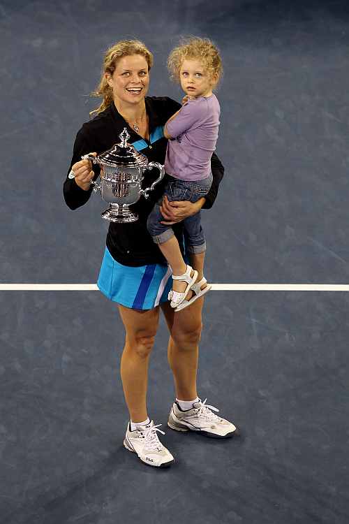 Kim Clijsters with the US Open trophy in 2009