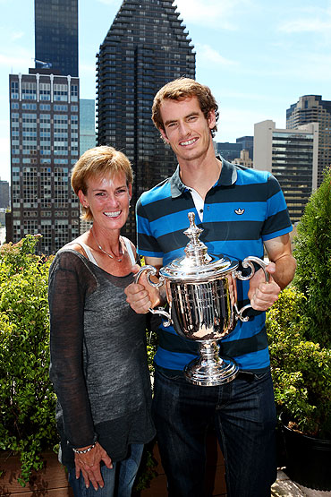 Andy Murray and his mother Judy pose with the US Open Championship trophy