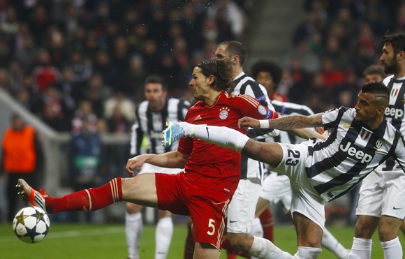 Bayern Munich's Daniel van Buyten (left) is challenged by Juventus' Arturo Vidal