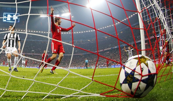 Thomas Mueller of Bayern Munich celebrates