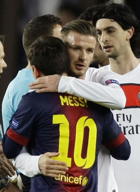 Paris St Germain's David Beckham embraces Barcelona's Lionel Messi