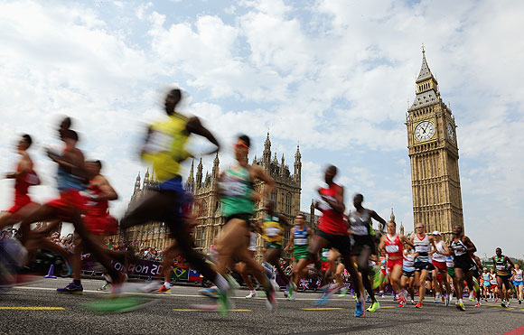 Athletes pass the Palace of Westminster during the London Marathon