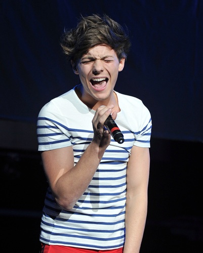 Singer Louis Tomlinson of One Direction performs