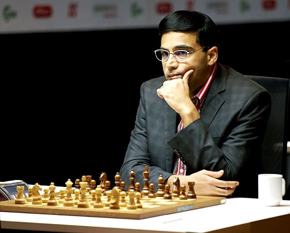 Viswanathan Anand had to hold himself with black and he survived many anxious and nearly catastrophic positions under the normal time control to force a draw under the Classical game against Fabiano Caruana of United States