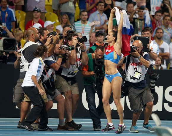 Yelena Isinbayeva of Russia celebrates winning gold