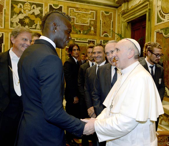 Mario Balotelli of Italy speaks to Pope Francis