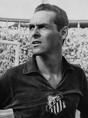 Brazilian goalkeeper Gylmar dos Santos Neves, aka Gilmar of Santos FC, Brazil, circa 1965.