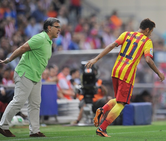 Neymar of Barcelona celebrates with head coach Gerardo 'Tata' Martino