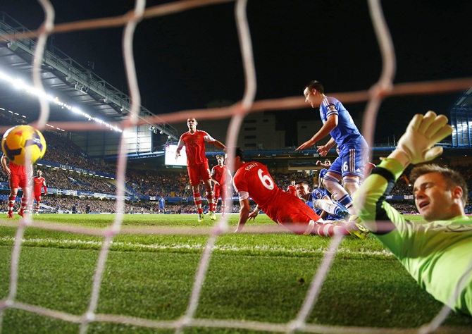 Chelsea's Gary Cahill scores a goal against Southampton