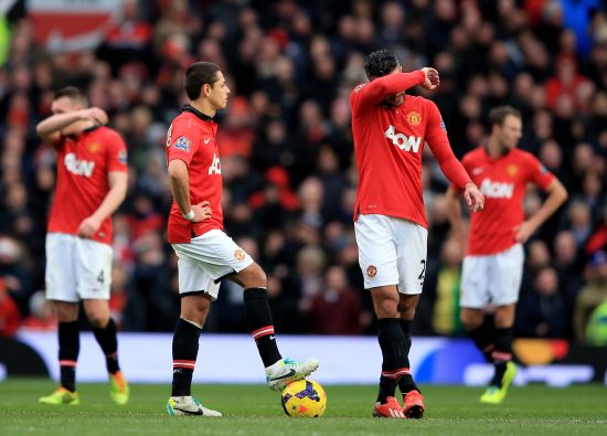 Manchestet United players react after conceding the goal