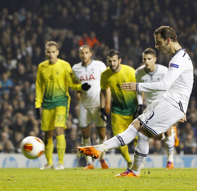 Tottenham Hotspur's Roberto Soldado scores a penalty to complete his hat trick against Anzhi Makhachkala