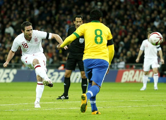 Frank Lampard scores the second goal for England