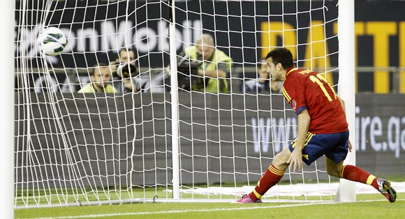 Pedro scores the fourth goal for Spain