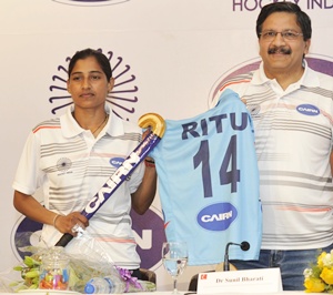 Ritu Rani (left)