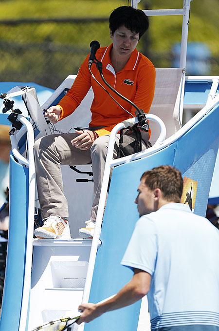 Jerzy Janowicz argues with the chair umpire during his match against Somdev Devvarman