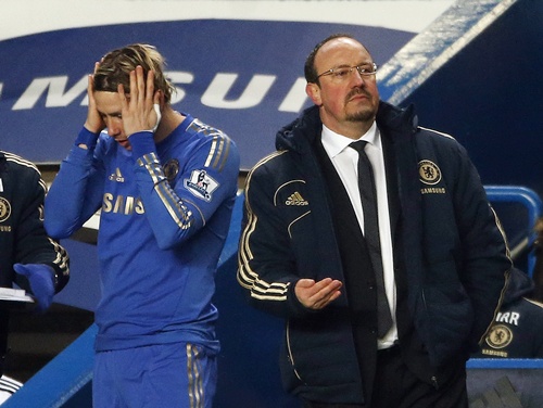 Chelsea's interim manager Rafael Benitez (right) prepares to bring on substitute Fernando Torres