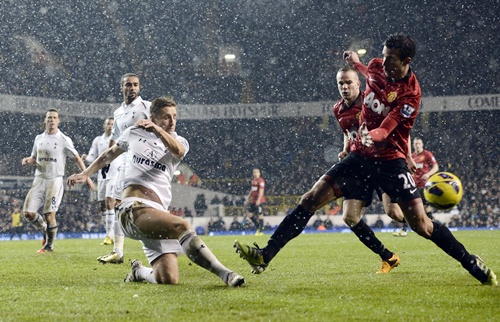 Tottenham Hotspur's Michael Dawson (Left) misses a shot on goal