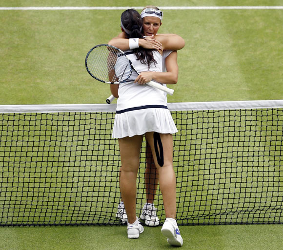 Marion Bartoli embraces Kirsten Flipkens after the match