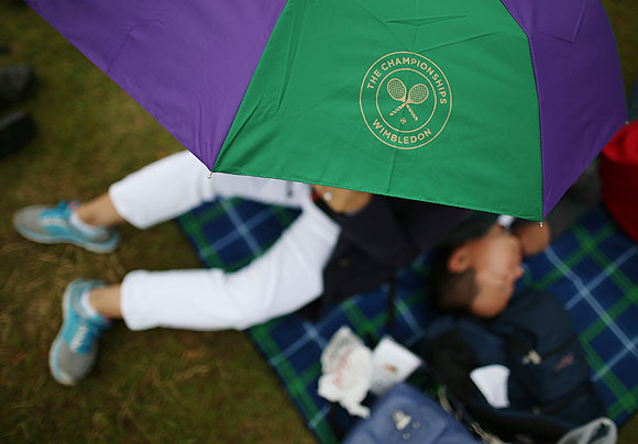 Fans add colour and excitement at Wimbledon