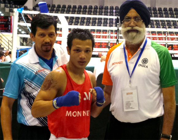 Devendro Singh with Indian national boxing coach GS Sandhu (right) and assistant coach Jaidev Bisht (left)