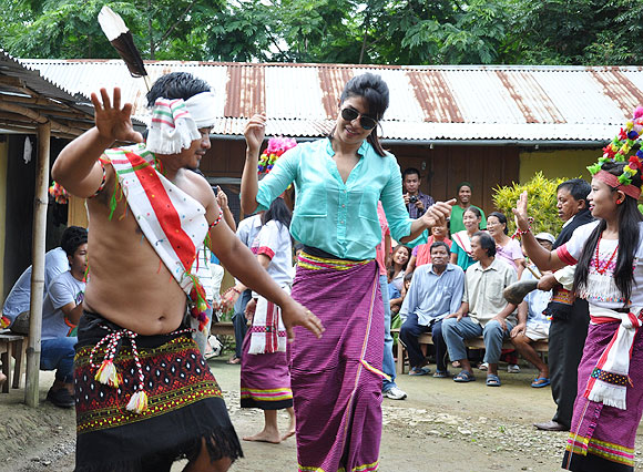 Priyanka Chopra tries the traditional Manipuri dance