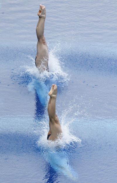 China's Wu Minxia and Shi Tingmao perform a dive at the women's synchronised 3m springboard final