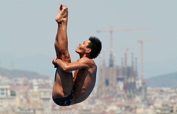 Li Shixin of China competes in the Men's 1m springboard diving final on day three of the 15th FINA World Championships at Piscina Municipal de Montjuic on in Barcelona, Spain on Monday