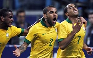 Brazil scrap their way to 3-0 win over France
