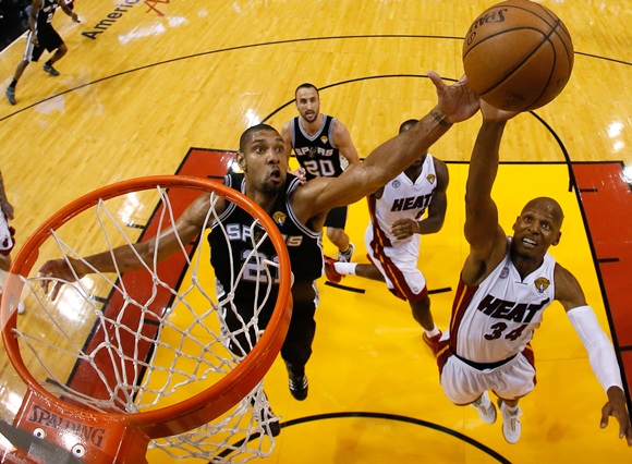 Tim Duncan (21) of the San Antonio Spurs and Ray Allen (34) of the Miami Heat go after a rebound