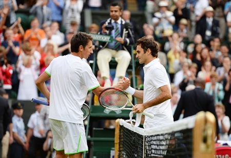 Federer congratulates Sergiy Stakhovsky