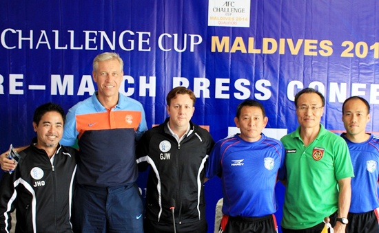 Wim Koevermans poses with Guam Coach Gary White (left of Koevermans), Chinese Taipei Coach Chen Kuel Jen (left of White) and Myanmar Coach Park Sung Wha (in green)