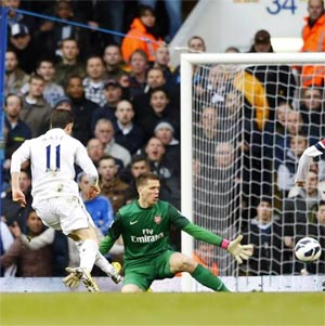 Gareth Bale scores the opening goal for Tottenham Hotspur