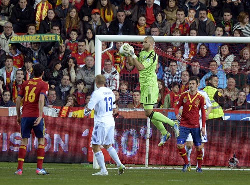 Finland's goalkeeper Niki Maenpaa (2nd R) jumps for the ball during their 2014 World Cup qualifying soccer match against Spain at Molinon Stadium in Gijon