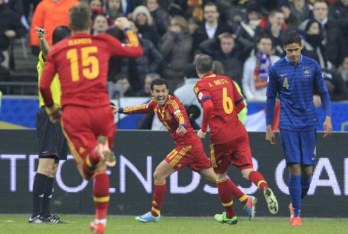 Spain's Pedro Rodriguez Ledesma (C) celebrates after scoring goal against France