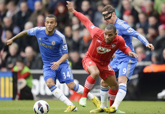 Southampton's Jason Puncheon gets between Chelsea's Ryan Bertrand and Fernando Torres (right)
