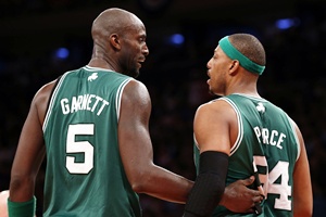 Boston Celtics' Kevin Garnett (left) and Paul Pierce