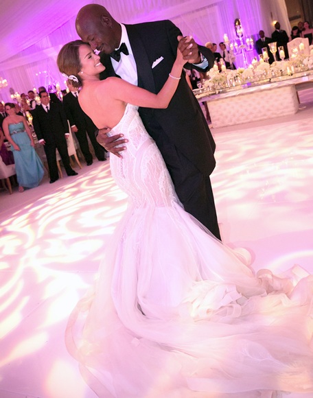 Michael Jordan dances with bride Yvette Prieto