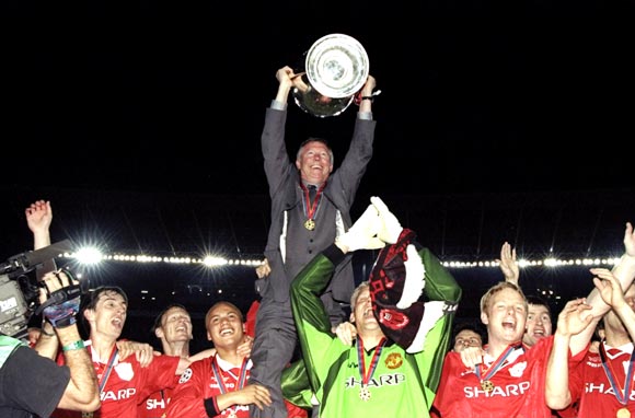 Alex Ferguson celebrates with his team after winning the Champions League trophy in 1999