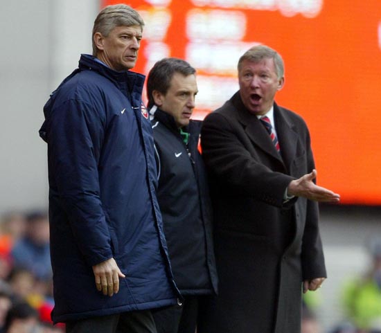 Alex Ferguson (right) argues with Arsene Wenger