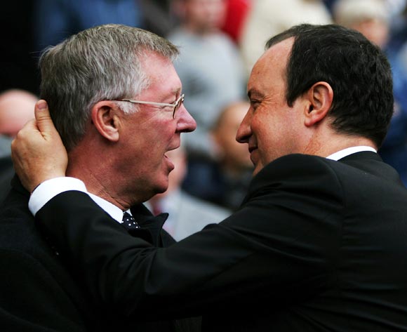 Alex Ferguson (left) speaks to Rafa Benitez