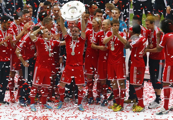Bayern Munich's Franck Ribery lifts up the trophy as his team celebrates